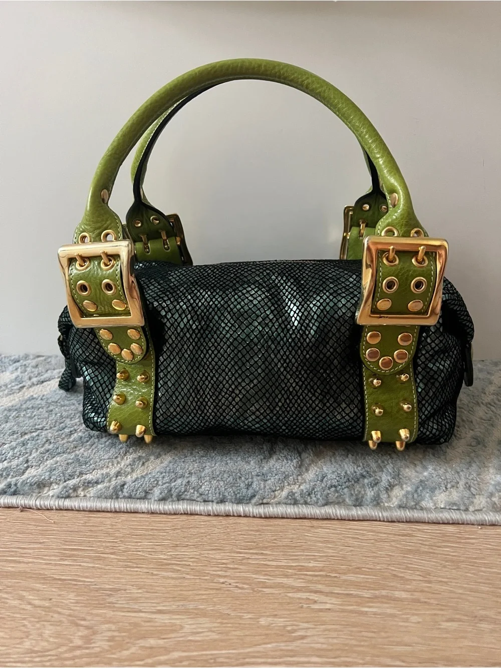 Be & D stylish green